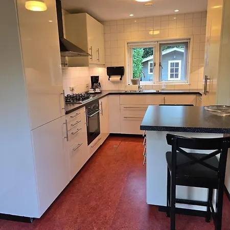 別荘 Spacious Near With Sauna ガルデレン