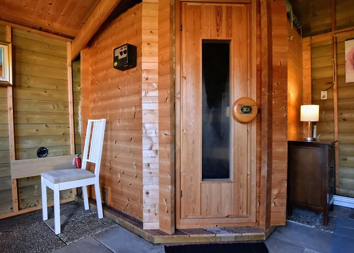 Сasa de vacaciones Spacious Near With Sauna