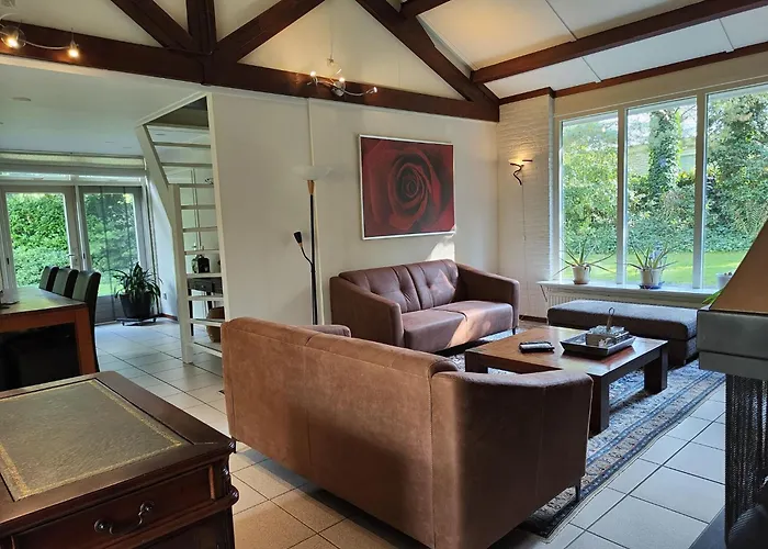 Spacious Near With Sauna Сasa de vacaciones *