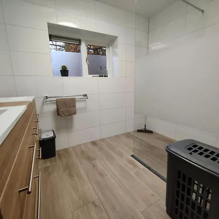 Spacious Near With Sauna * 加德兰