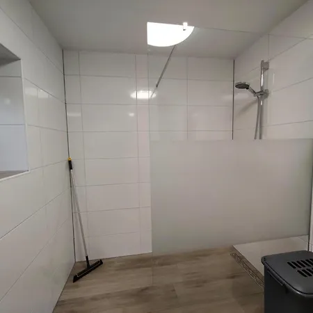 度假居 Spacious Near With Sauna *
