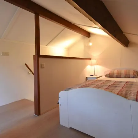 Spacious Near With Sauna 度假居 加德兰