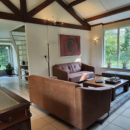 Spacious Near With Sauna 度假居 *
