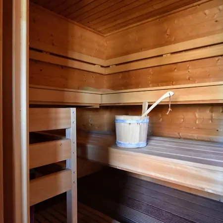 Spacious Near With Sauna * 加德兰